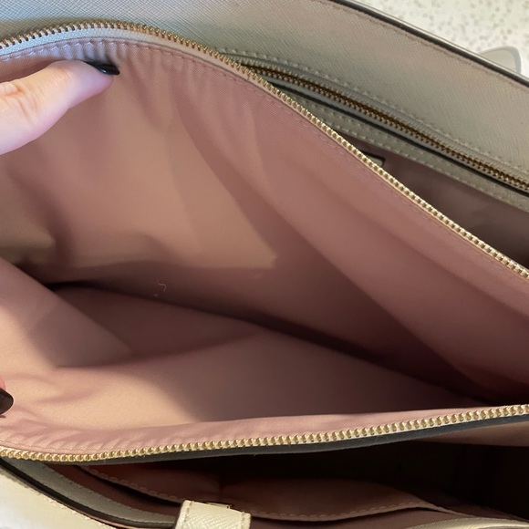 Tory Burch Robinson Small Tote - Picture 3 of 6